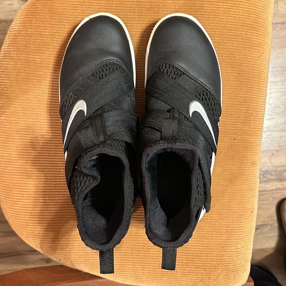 Nike LeBron Solider 12 - Picture 2 of 4